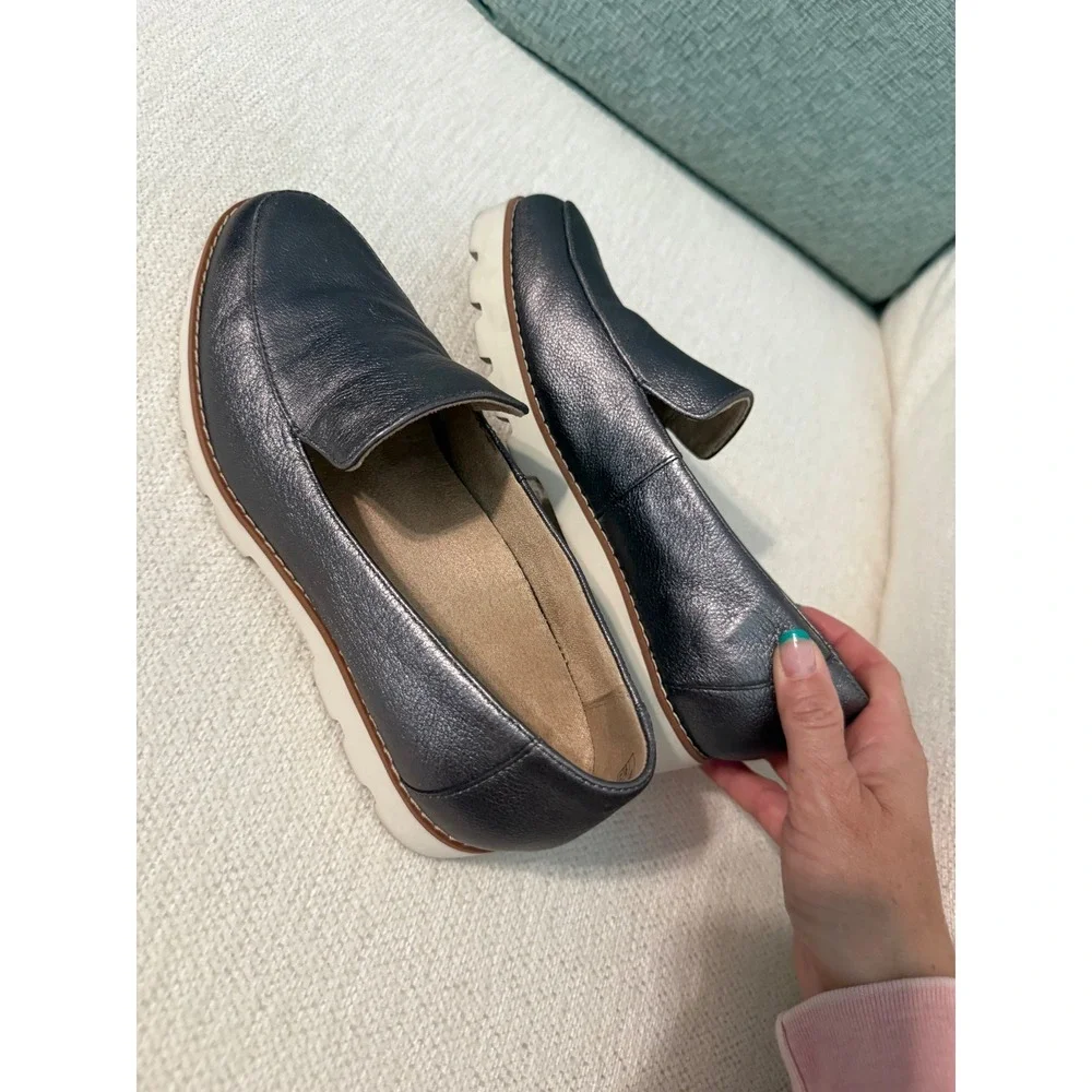 Vionic Kensley Pewter Metallic Leather Lug Sole Platform Loafers Womens 6.5 Wide